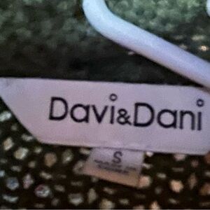 Davi & Dani Green Top